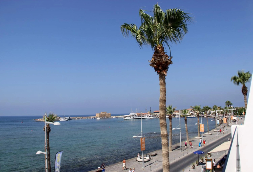 Пафос: Paphinia Sea View Apartments