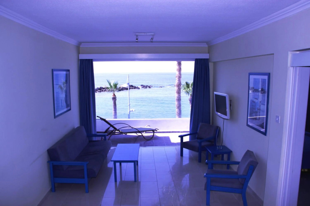 Пафос: Paphinia Sea View Apartments