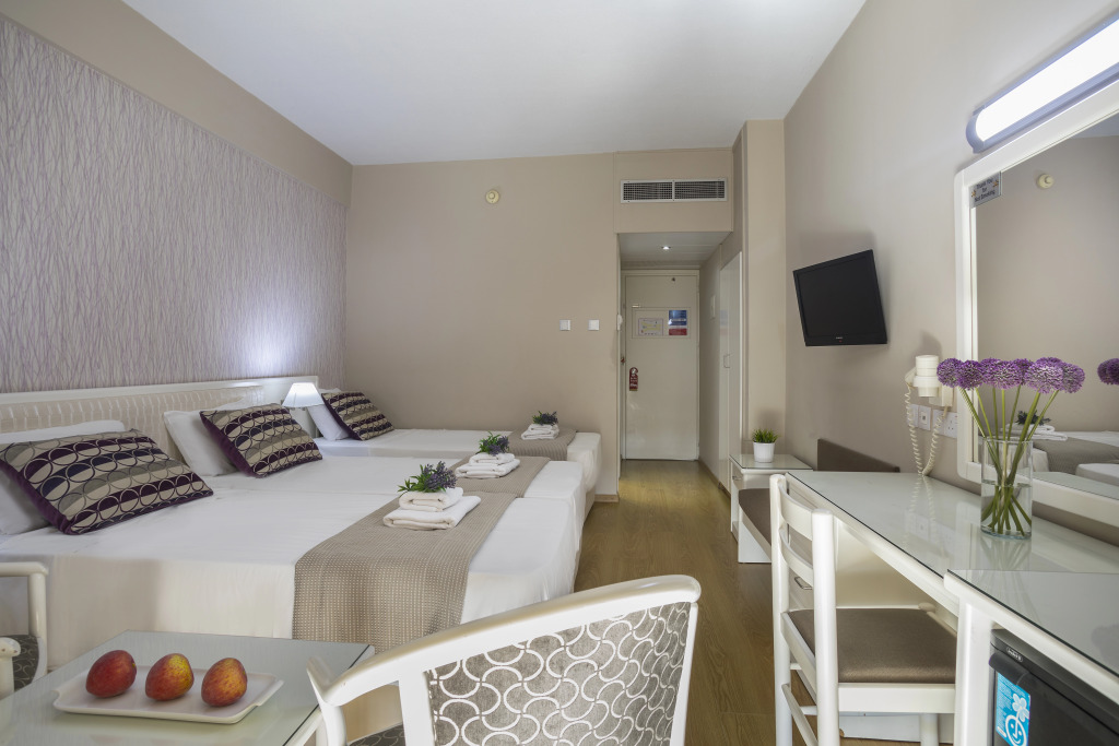 Айя-Напа: Pavlo Napa Beach Hotel