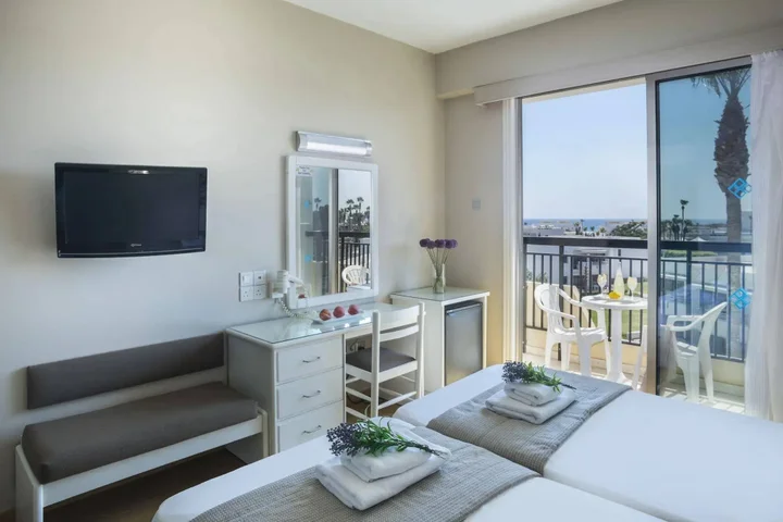 Айя-Напа: Pavlo Napa Beach Hotel