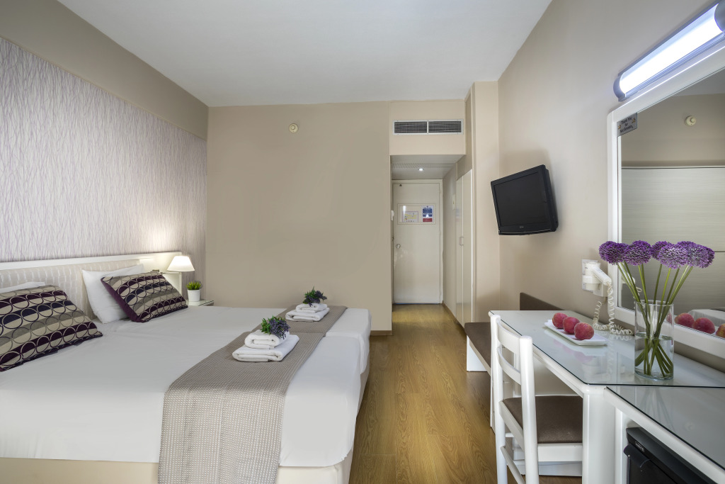 Айя-Напа: Pavlo Napa Beach Hotel