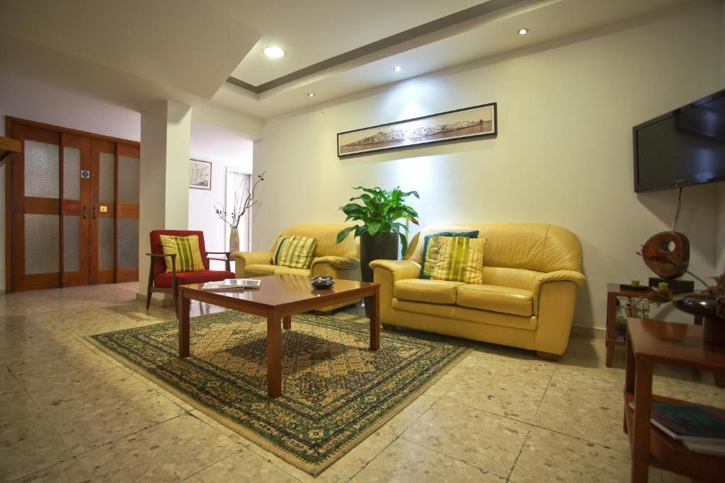 Лимассол: Pigeon Beach Hotel Apartments