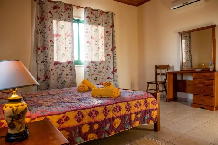 Пейя: Adonis Villa