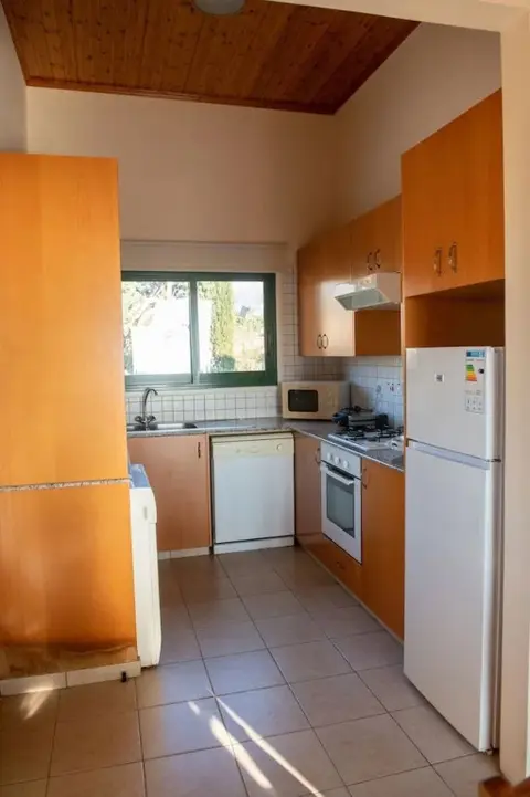 Пейя: Adonis Villa