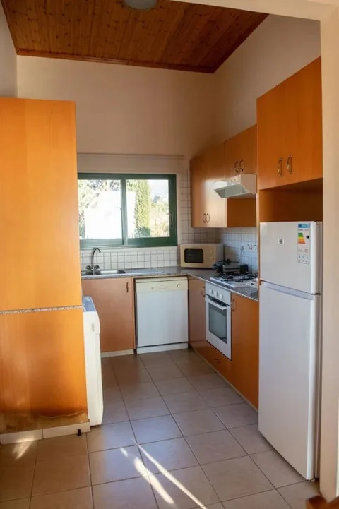 Пейя: Adonis Villa