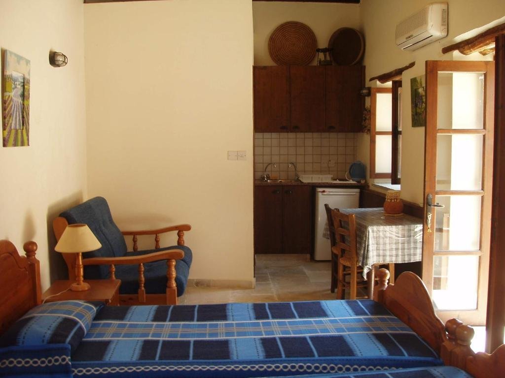 Точни: Kleanthis House