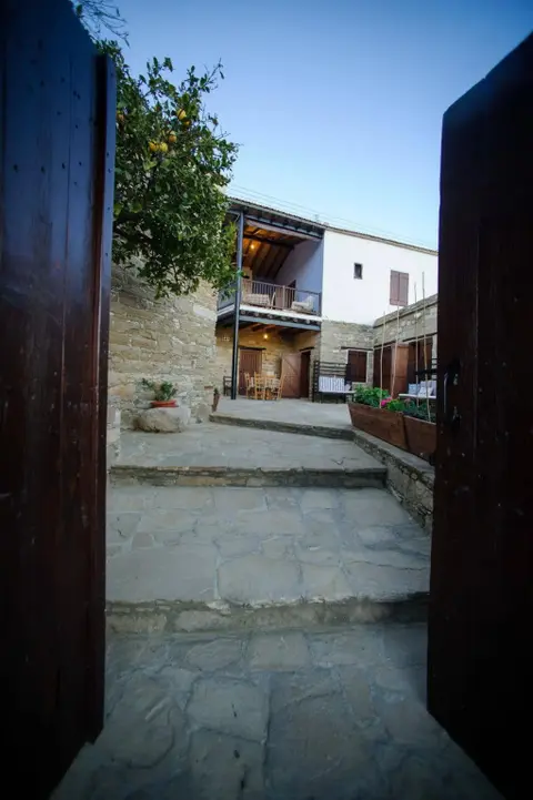 Марони: Teacher House
