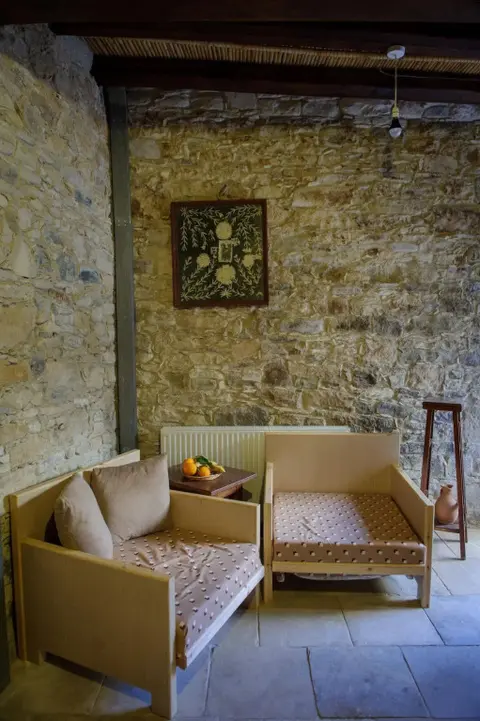 Марони: Teacher House