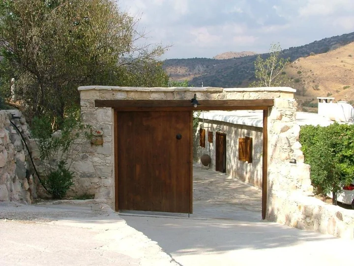 Киссонерга: Piskopos House