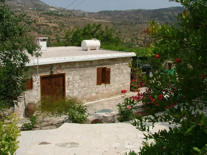 Киссонерга: Piskopos House