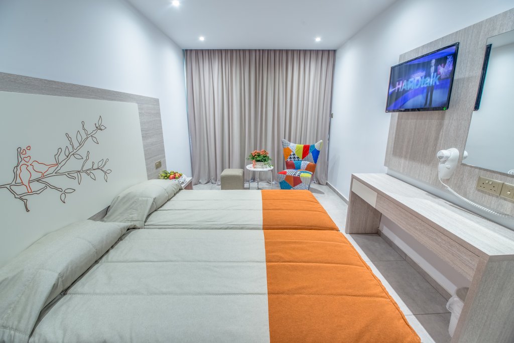 Айя-Напа: Nicholas Color Hotel