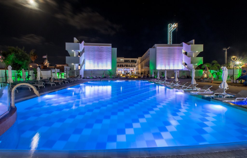 Айя-Напа: Nicholas Color Hotel