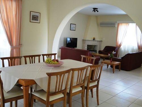 Пейя: Amalthia Villas