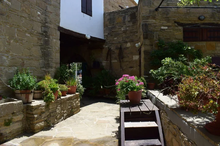 Точни: Vasilopoulos House