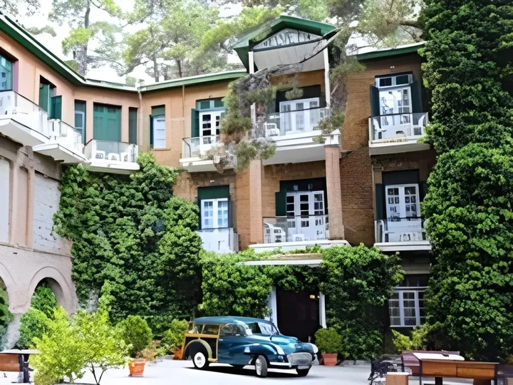 Платрес: New Helvetia Hotel