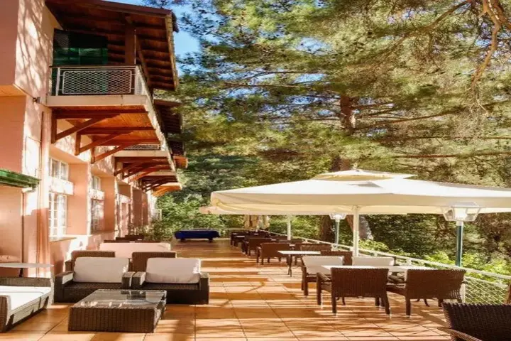 Платрес: New Helvetia Hotel