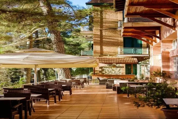 Платрес: New Helvetia Hotel