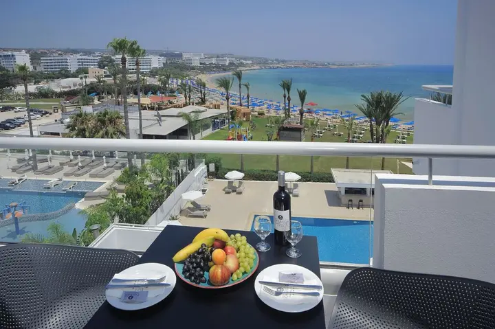 Айя-Напа: Okeanos Beach Boutique Hotel