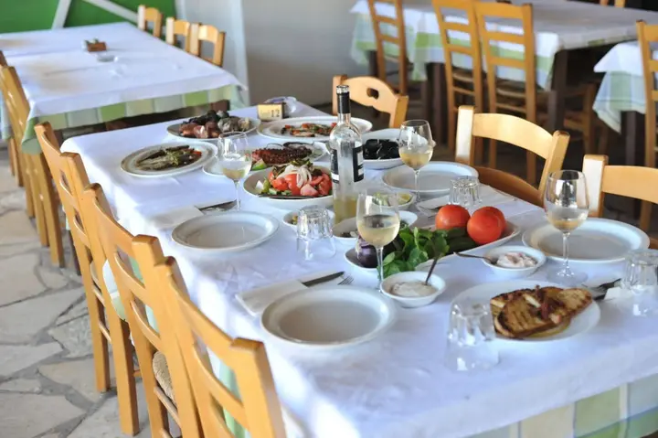 Паралимни: Captain Karas Holiday Apartments