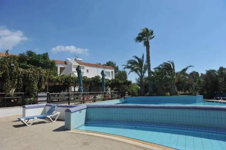 Паралимни: Captain Karas Holiday Apartments