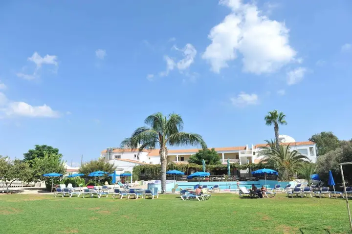 Паралимни: Captain Karas Holiday Apartments