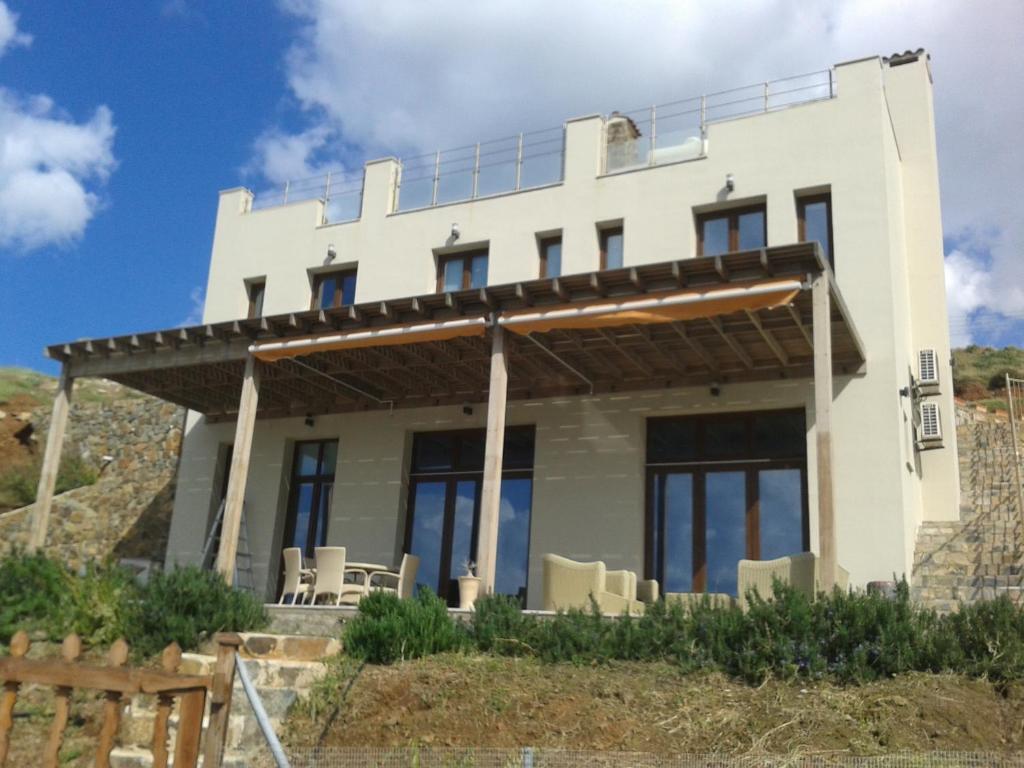 Помос: Beach Villa Pantheon