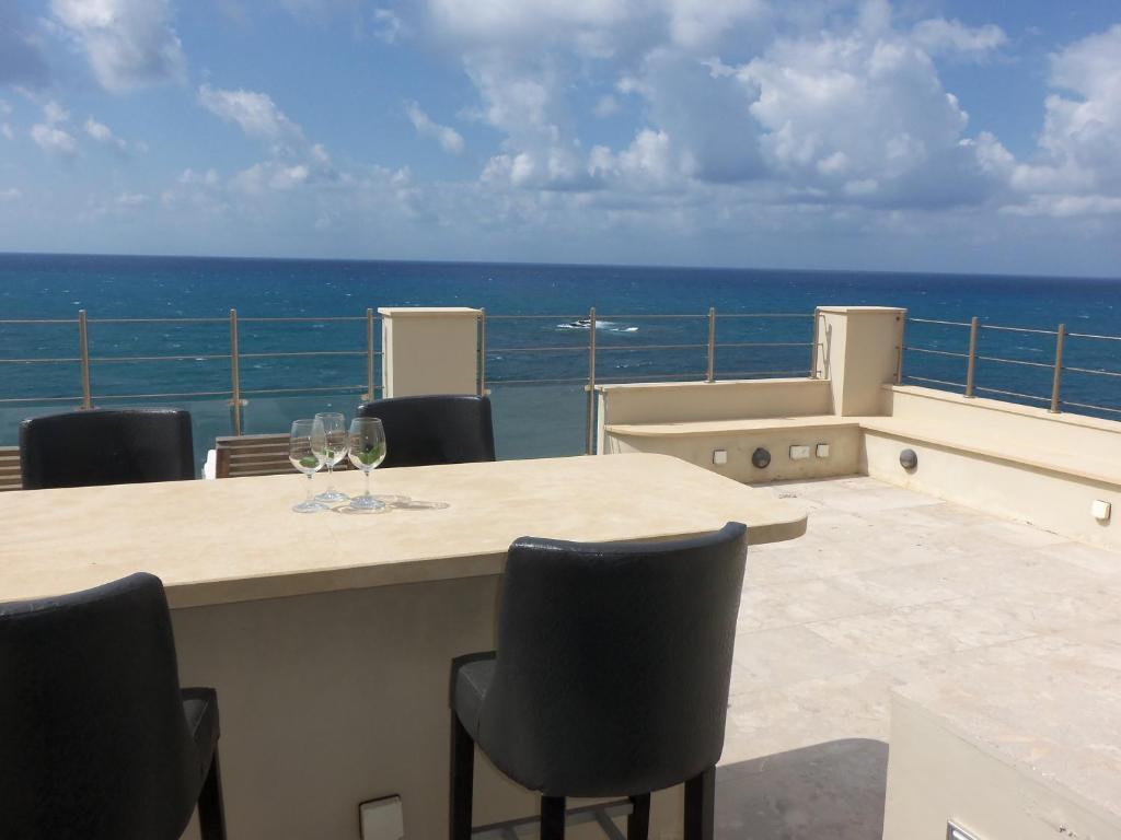 Помос: Beach Villa Pantheon
