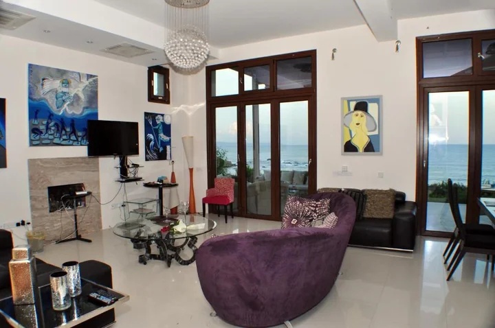 Помос: Beach Villa Pantheon