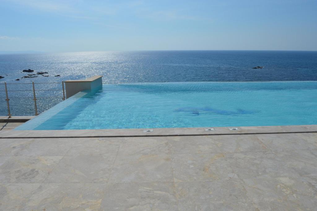 Помос: Beach Villa Pantheon