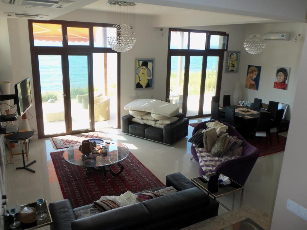 Помос: Beach Villa Pantheon