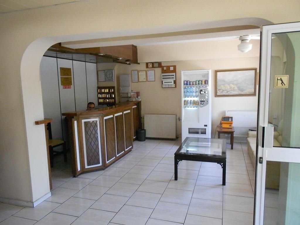 Агиа-Варвара: Denis Hotel