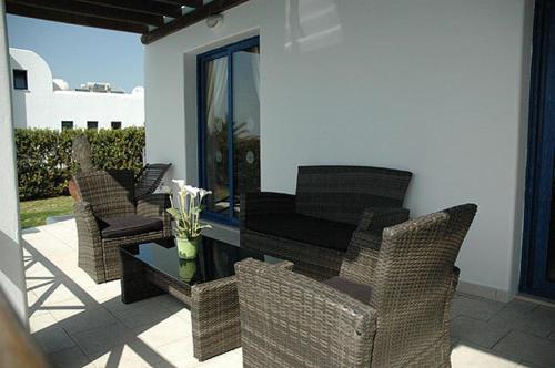 Киссонерга: Kymmates Beach Front Villas