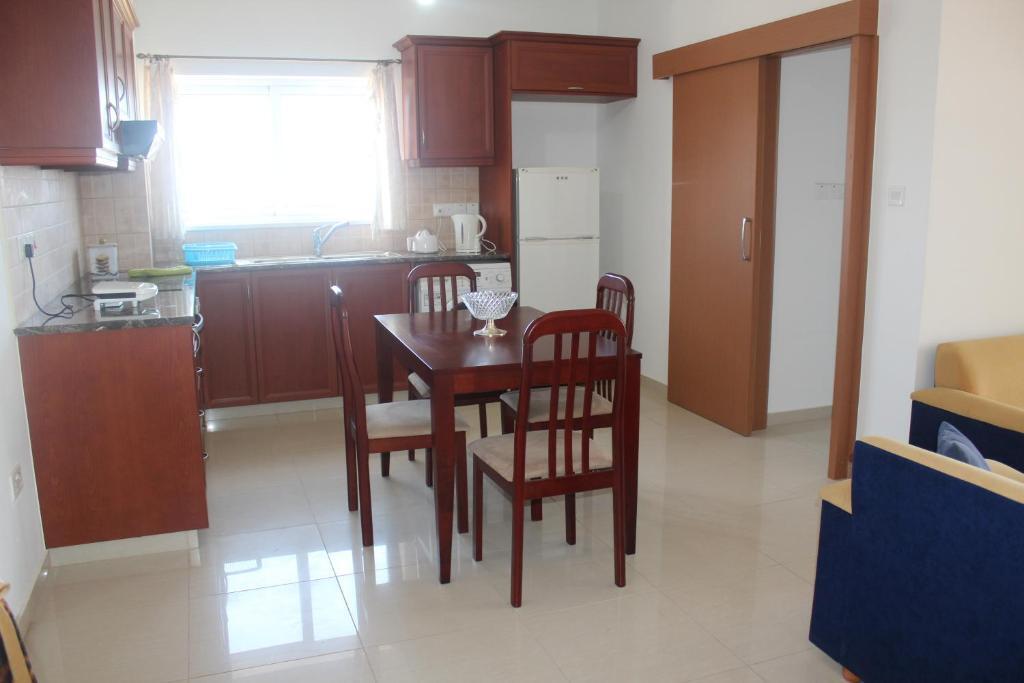 Пафос: Galatias Court