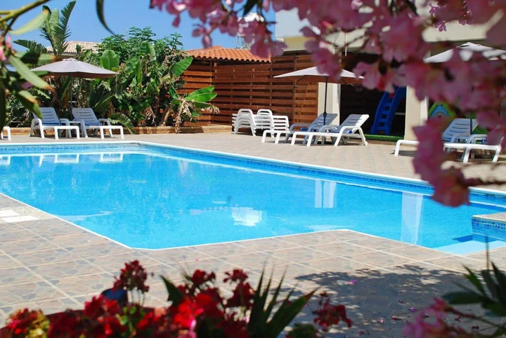 Помос: Kanalli Restaurant & Apartments