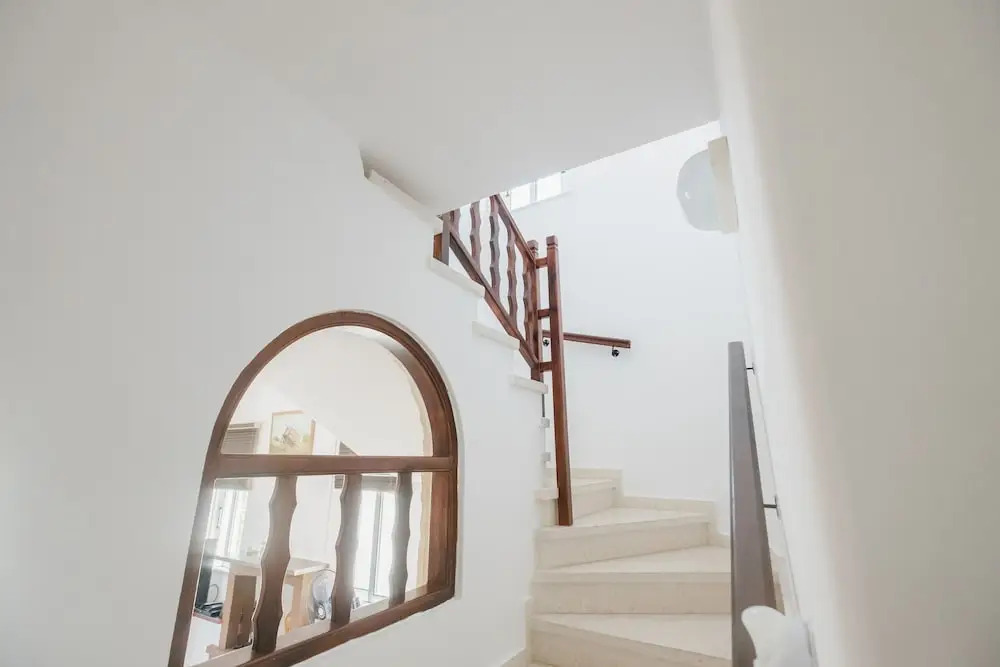 Нео Хорио: Chrysanthemum Villa