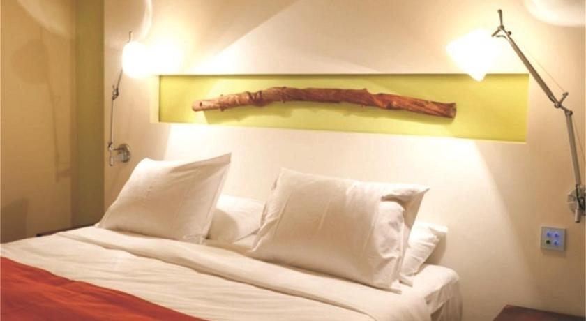 Перволия: Hotel-E