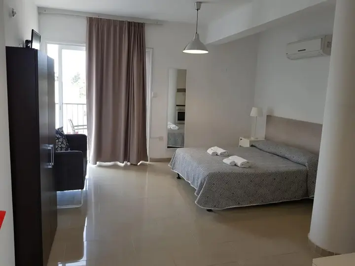 Пафос: Valentinos Apartments