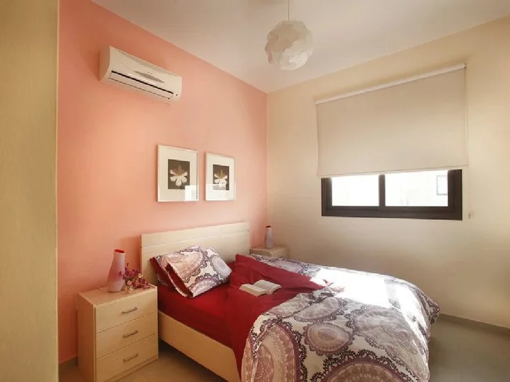 Паралимни: Valentina Townhouse