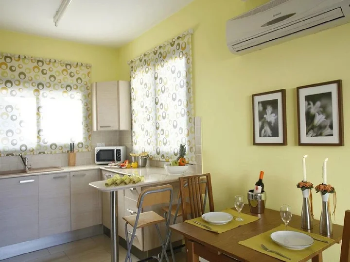 Паралимни: Valentina Townhouse