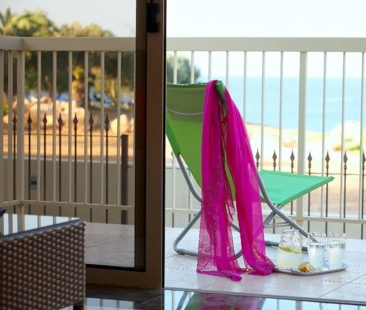 Протарас: Jasmine By the Sea