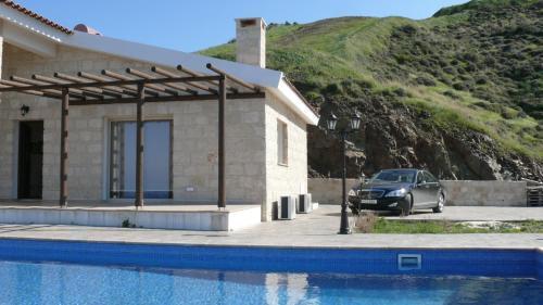 Помос: Happy Trails Pomos Panoramic Villa