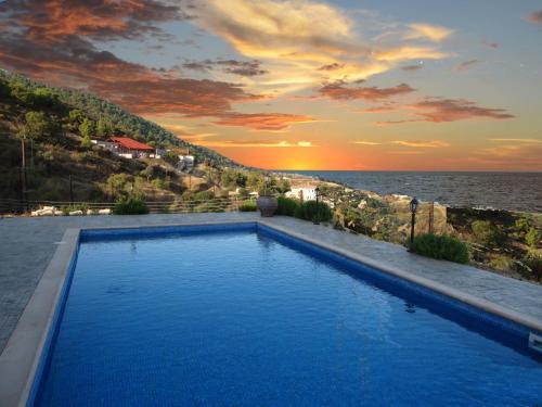 Помос: Happy Trails Pomos Panoramic Villa