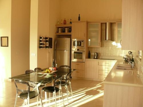 Помос: Happy Trails Pomos Panoramic Villa