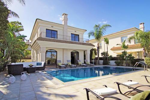 Паралимни: Villa Marlen