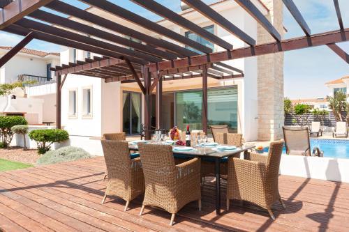 Айя-Напа: Villa Charon