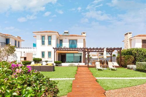 Айя-Напа: Villa Charon