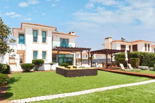 Айя-Напа: Villa Charon