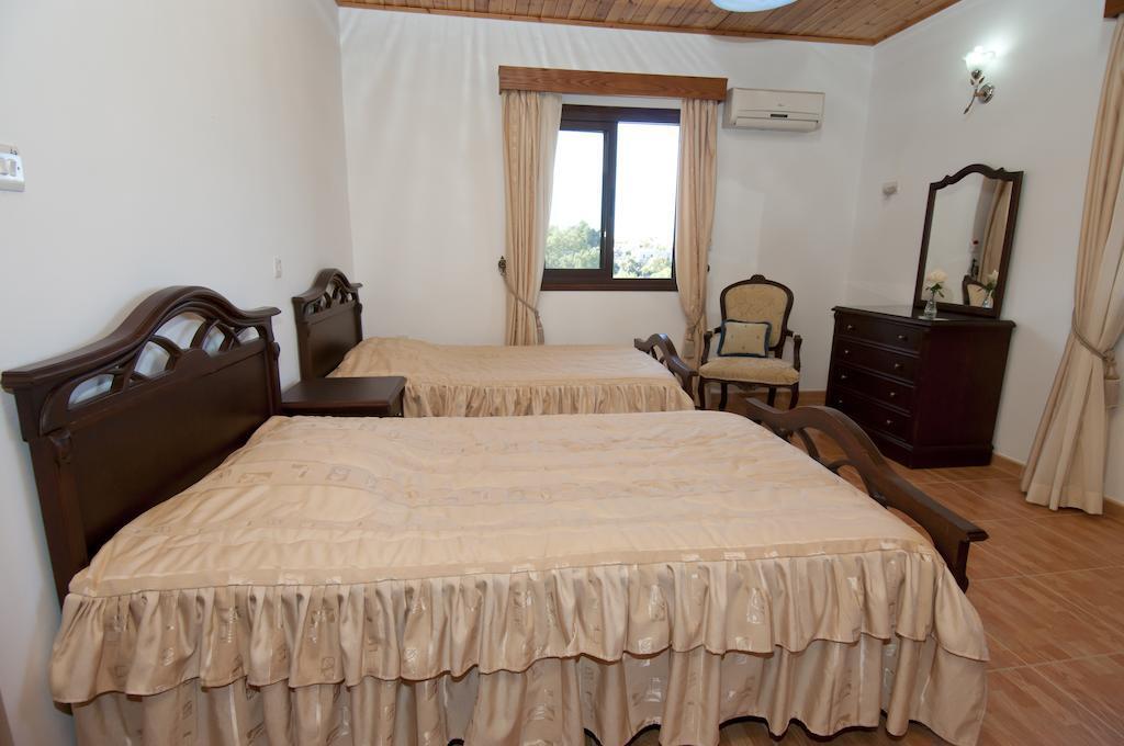 Лисос: Loura Villa