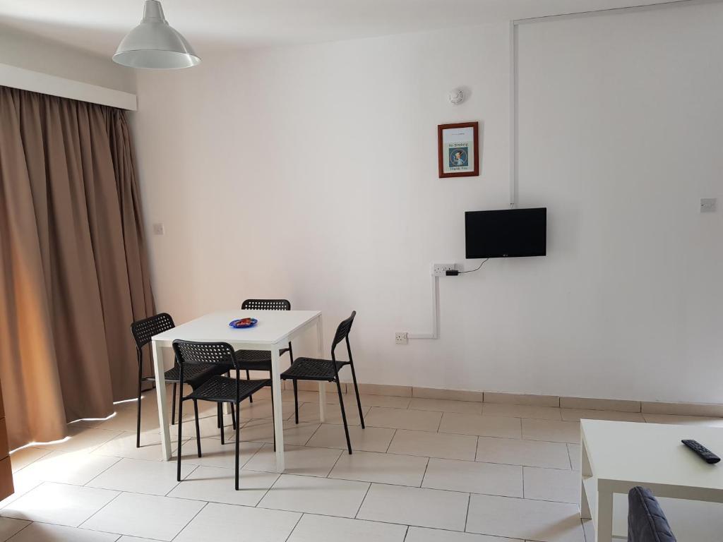 Пафос: Valentinos Court