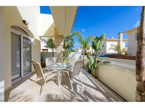 Паралимни: Villa Ariel